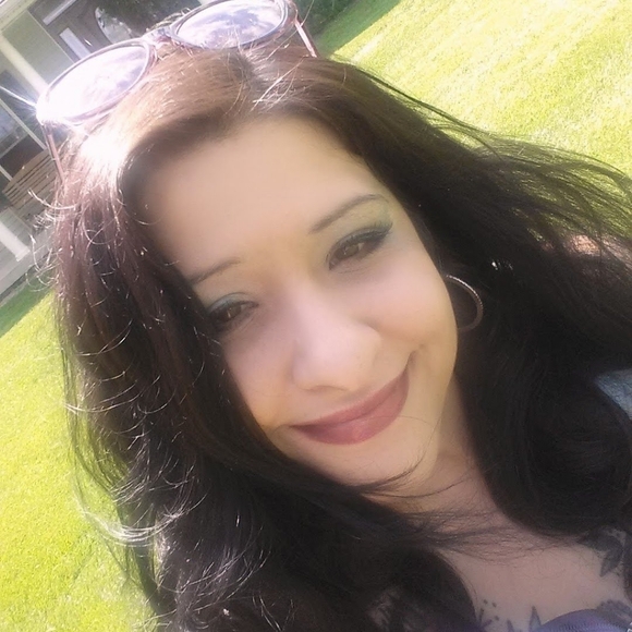 Meet your Posher, Danielle - Picture 9 of 10